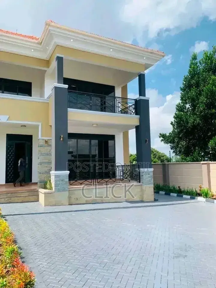Five Bedroom Duplex in Bugonga
